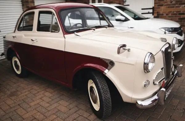 Wolseley 1500 on PIRELLI 145 R 14 CINTURATO CA67 Tires