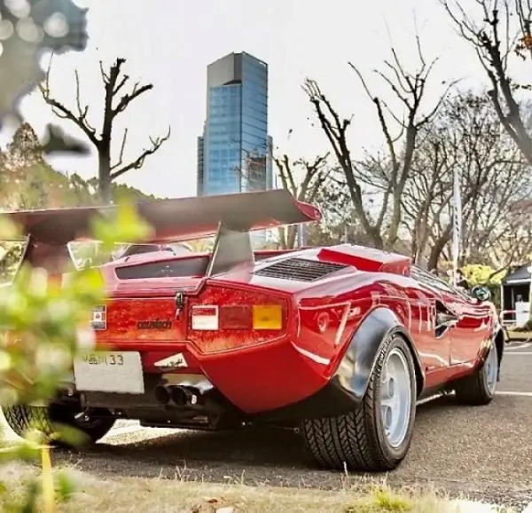 Lamborhgini Countach on 345/35VR15 P7 PIRELLI CINTURATO ™ Tires